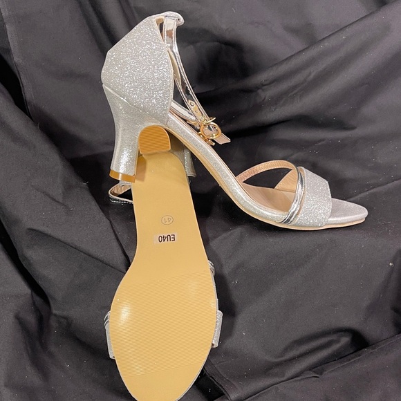 New - Elegant Silver Ankle Strap Heels - Picture 4 of 4